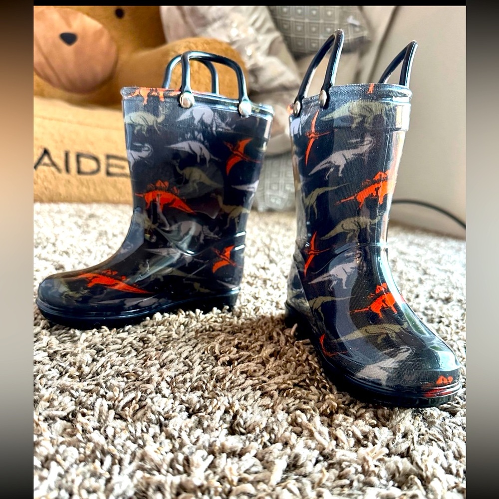 Capelli toddler rain boots size 7- BRAND NEW